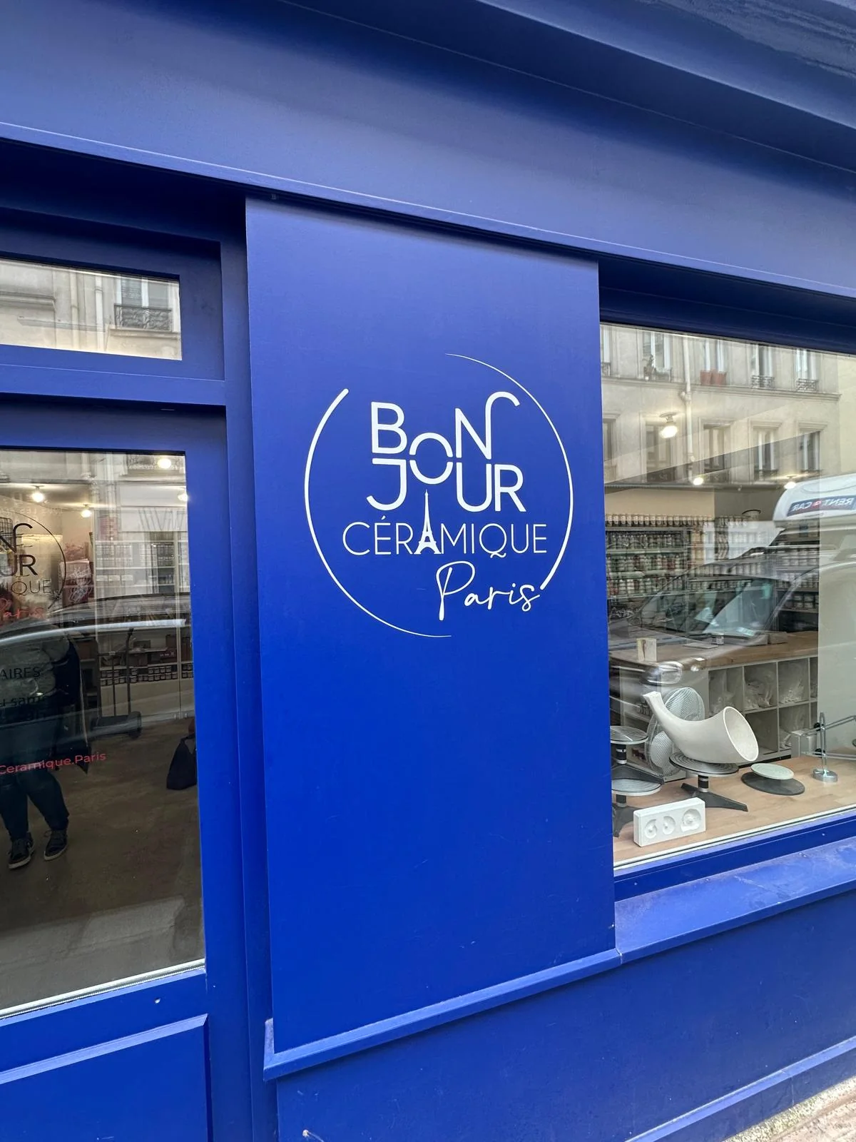 Proches de vos locaux.<br>Au service de votre image.